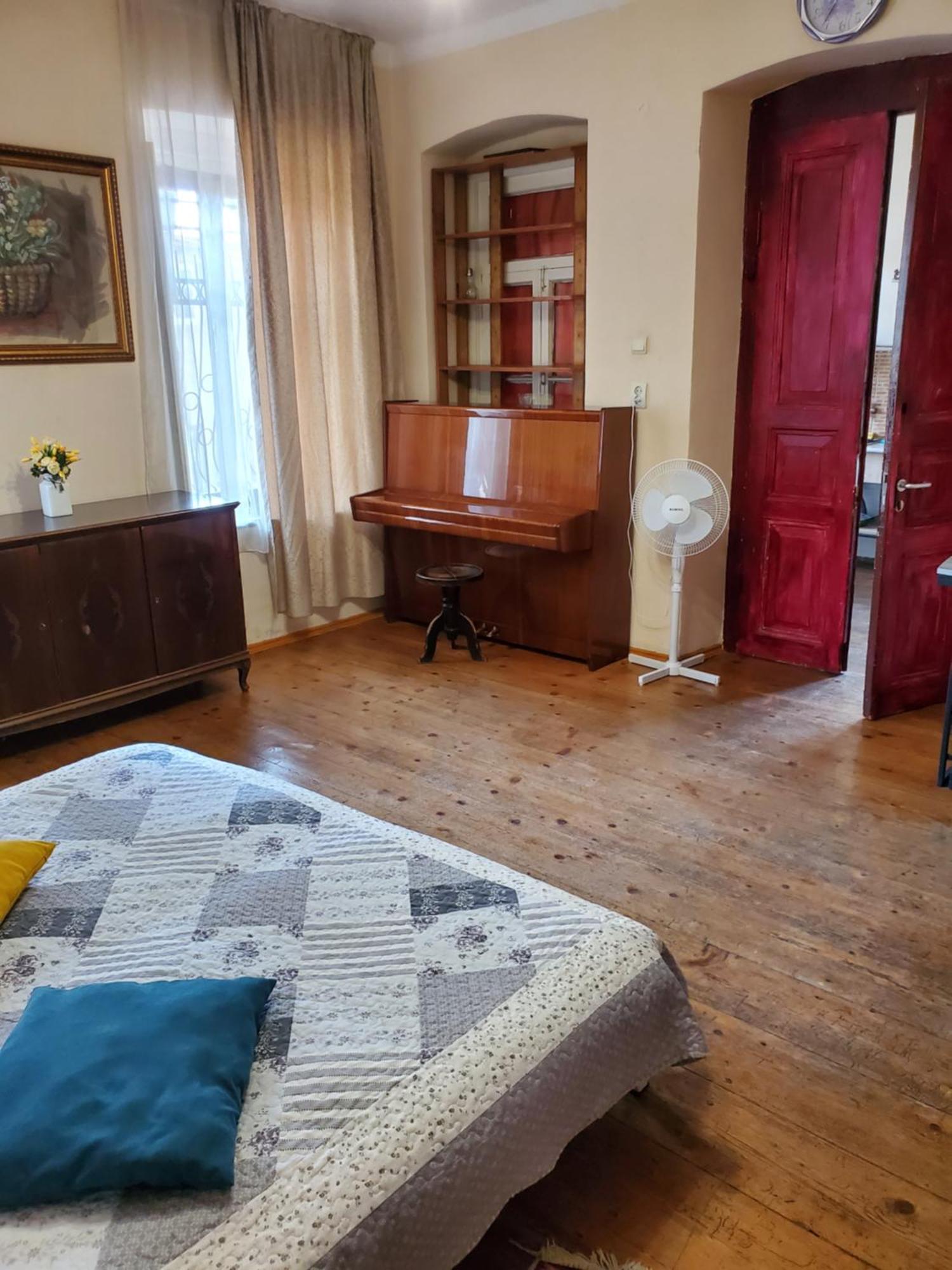Уиут Ниниа Сад Apartment Tbilisi Ngoại thất bức ảnh