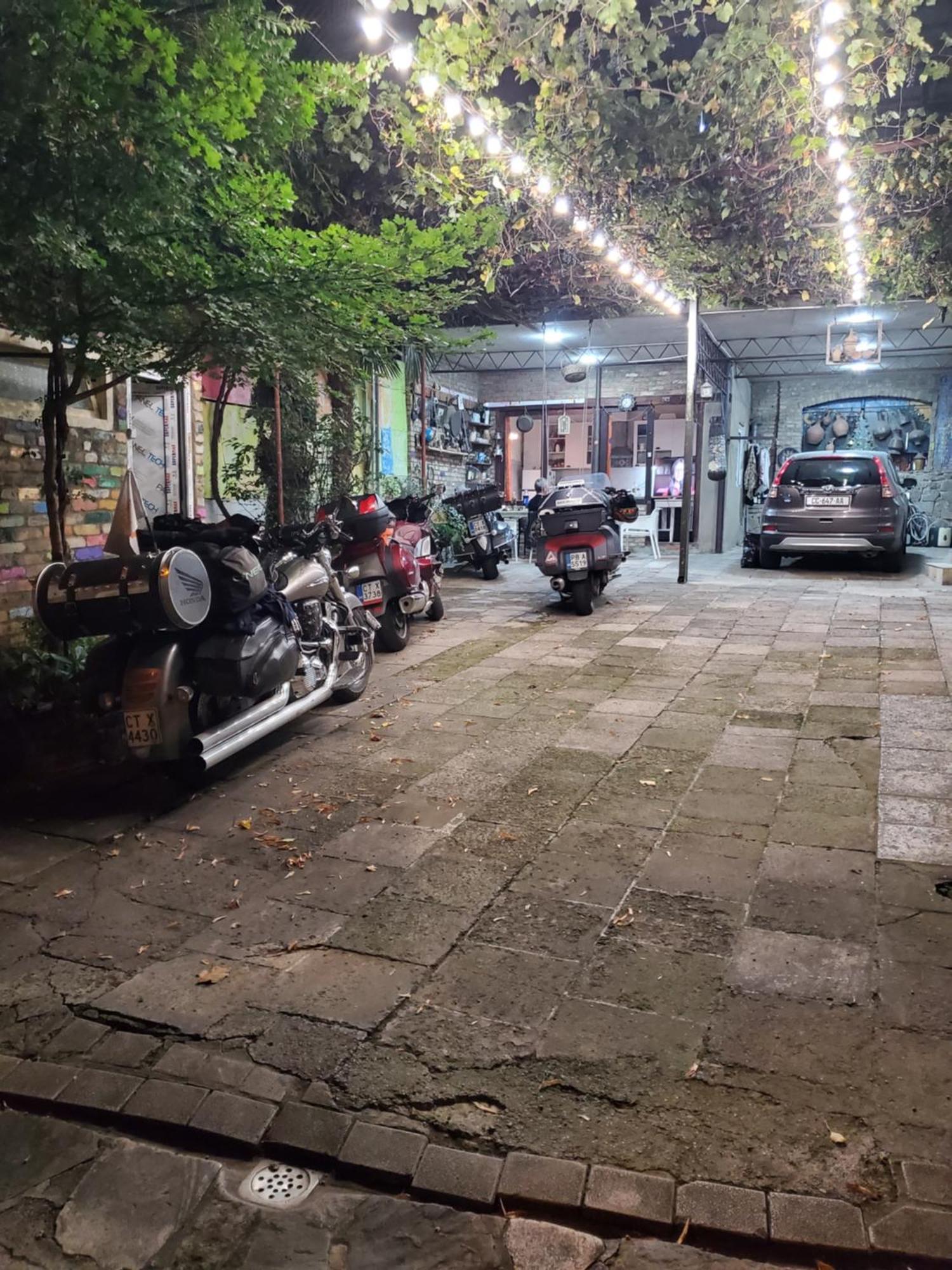 Уиут Ниниа Сад Apartment Tbilisi Ngoại thất bức ảnh